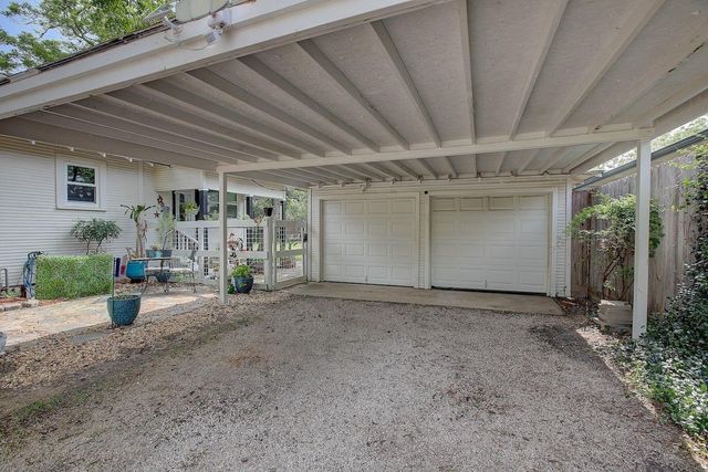 242 S Franklin Street, La Grange, TX 78945