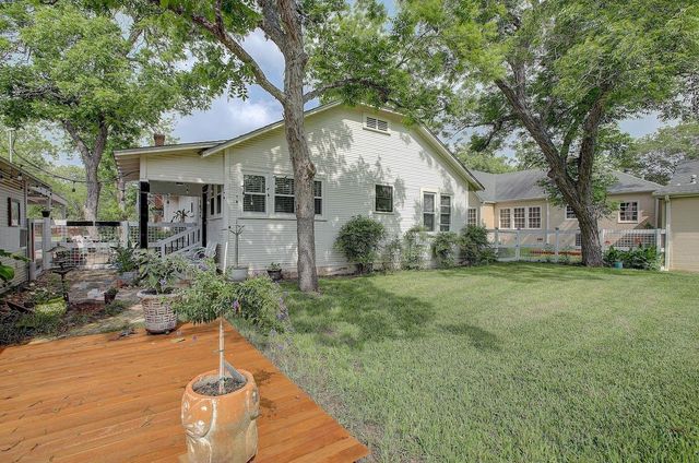 242 S Franklin Street, La Grange, TX 78945