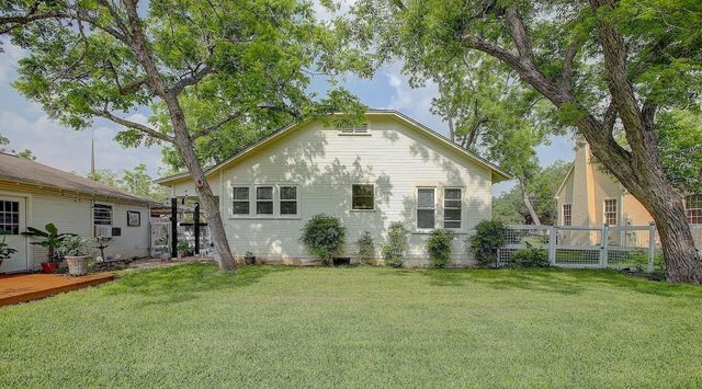 242 S Franklin Street, La Grange, TX 78945