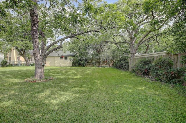 242 S Franklin Street, La Grange, TX 78945