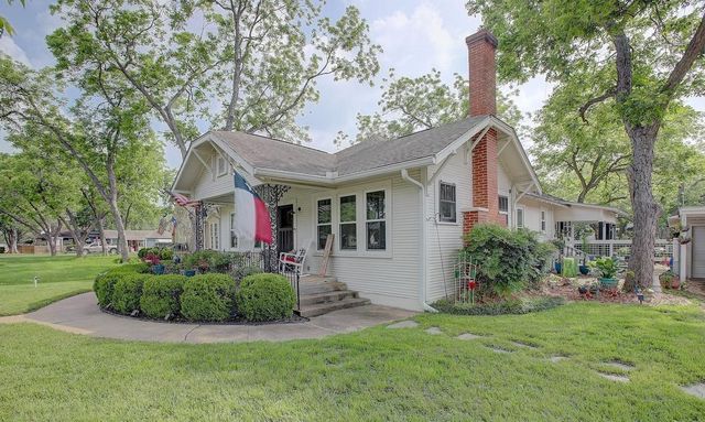 242 S Franklin Street, La Grange, TX 78945