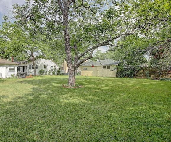 242 S Franklin Street, La Grange, TX 78945