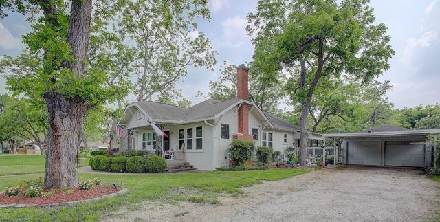 242 S Franklin Street, La Grange, TX 78945