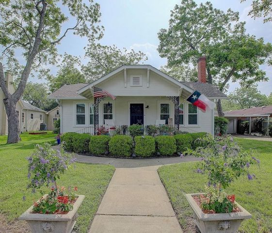 242 S Franklin Street, La Grange, TX 78945