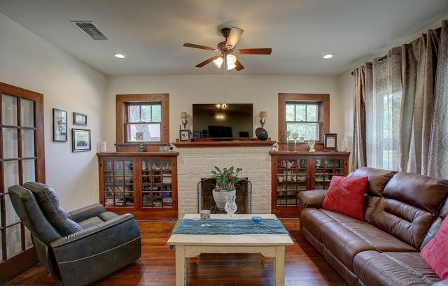 242 S Franklin Street, La Grange, TX 78945