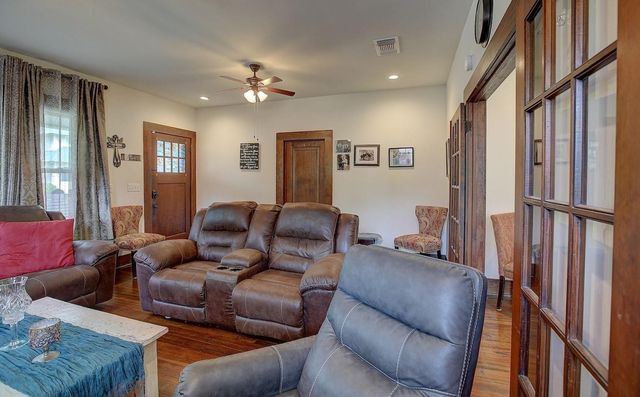 242 S Franklin Street, La Grange, TX 78945