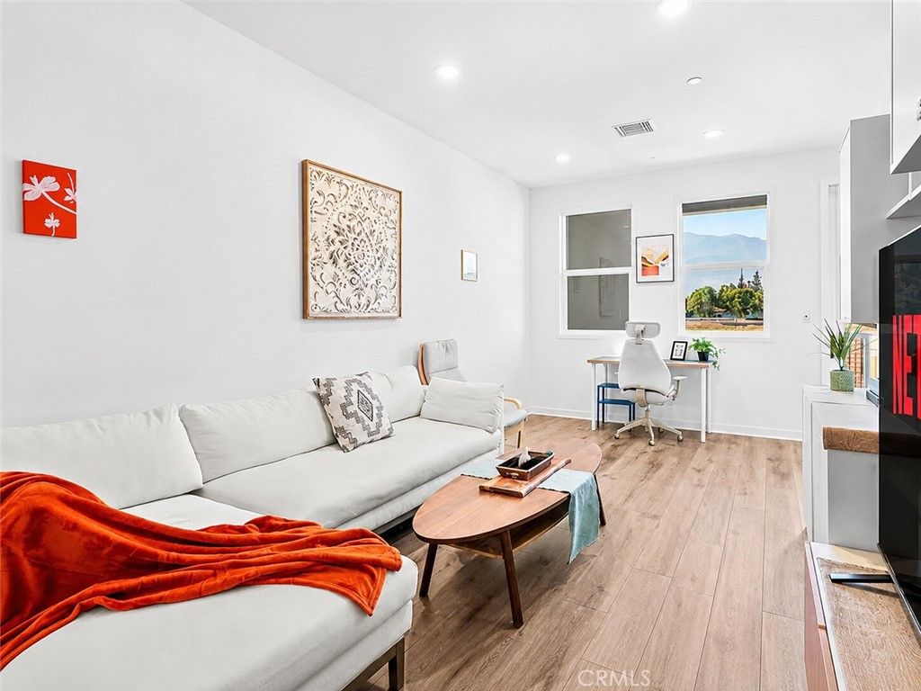 Image 4 of property listing at 4061 E LUNA PASEO 31, Ontario, CA 91764