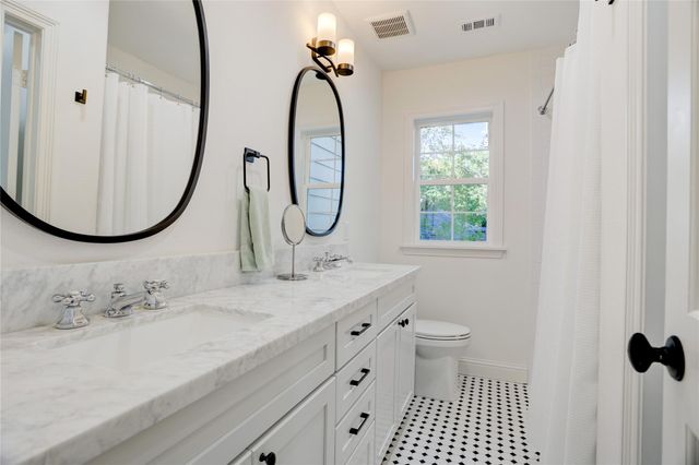 3125 Wroxton Road, Houston, TX 77005