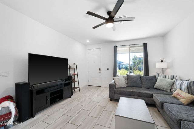 18348 W JESSIE Lane, Surprise, AZ 85387