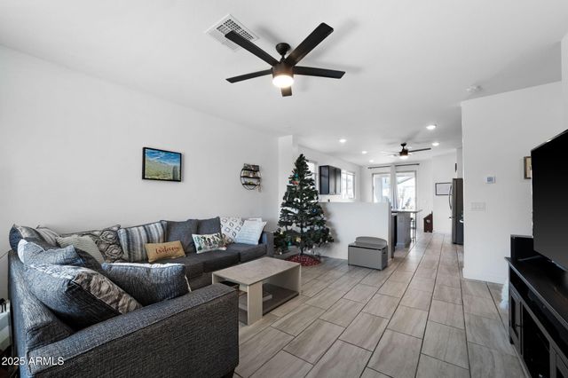 18348 W JESSIE Lane, Surprise, AZ 85387