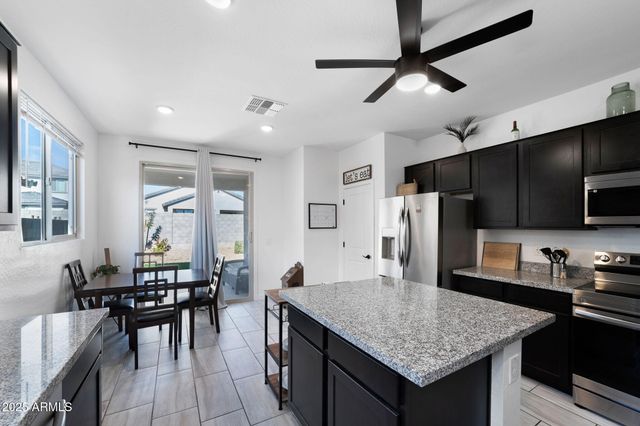 18348 W JESSIE Lane, Surprise, AZ 85387