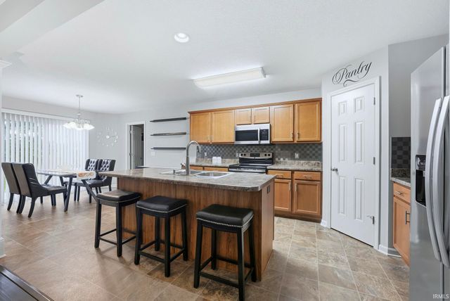 7913 Maysfield Hill, Fort Wayne, IN 46835