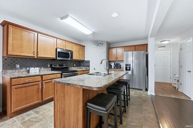 7913 Maysfield Hill, Fort Wayne, IN 46835