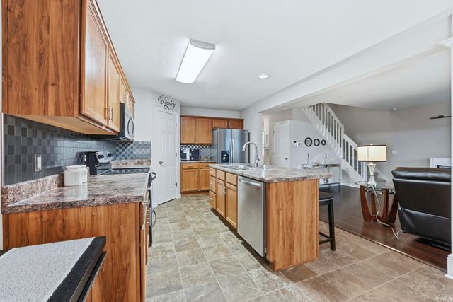 7913 Maysfield Hill, Fort Wayne, IN 46835