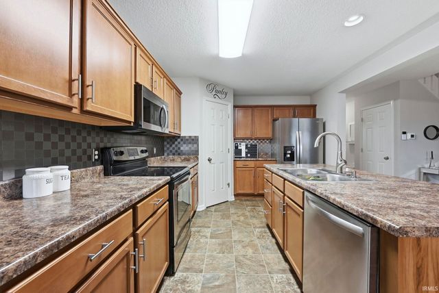 7913 Maysfield Hill, Fort Wayne, IN 46835