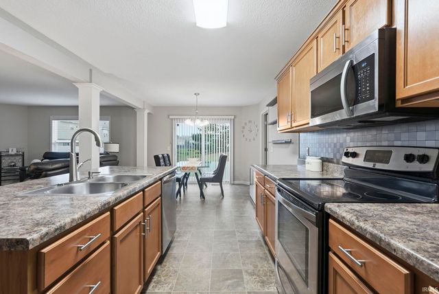 7913 Maysfield Hill, Fort Wayne, IN 46835