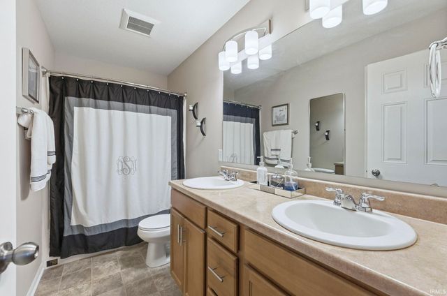 7913 Maysfield Hill, Fort Wayne, IN 46835