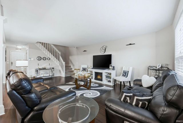 7913 Maysfield Hill, Fort Wayne, IN 46835