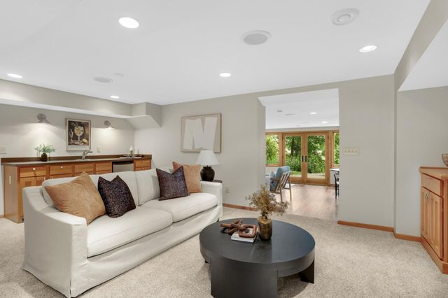 2120 Queensland Lane N, Plymouth, MN 55447