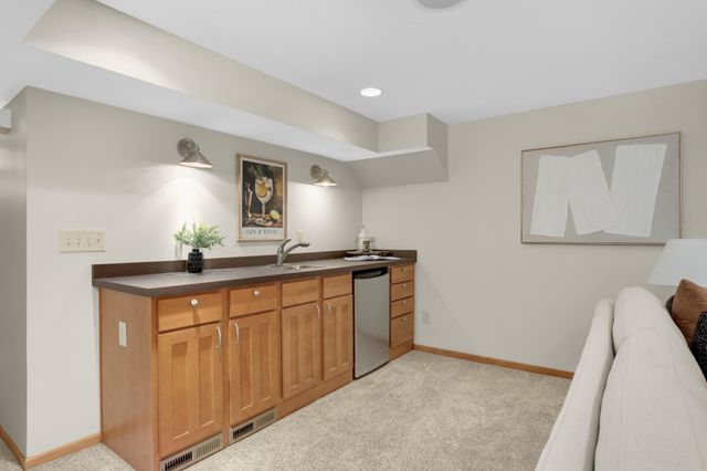 2120 Queensland Lane N, Plymouth, MN 55447