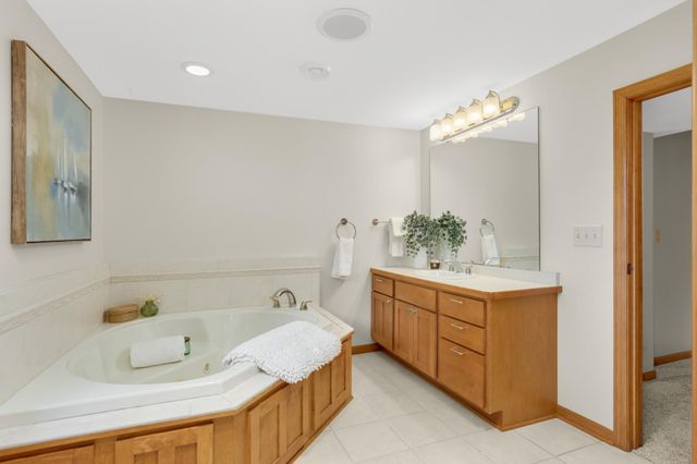 2120 Queensland Lane N, Plymouth, MN 55447