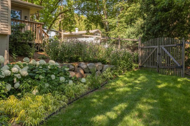 2120 Queensland Lane N, Plymouth, MN 55447