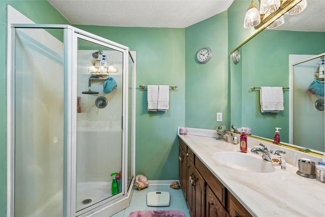 1118 Woodland Drive, Newton, IA 50208