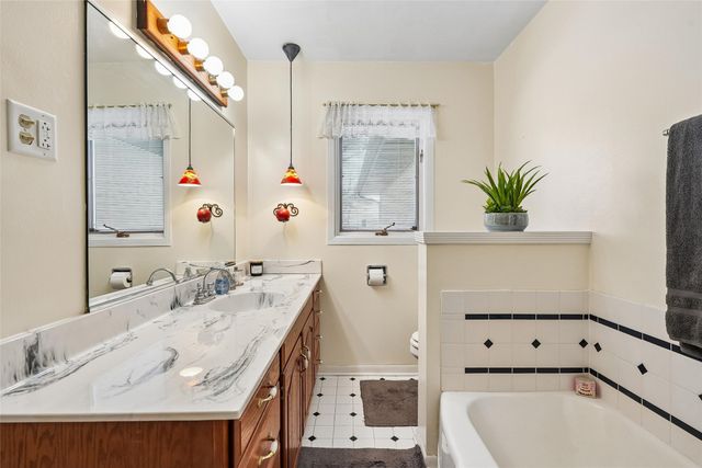 1118 Woodland Drive, Newton, IA 50208