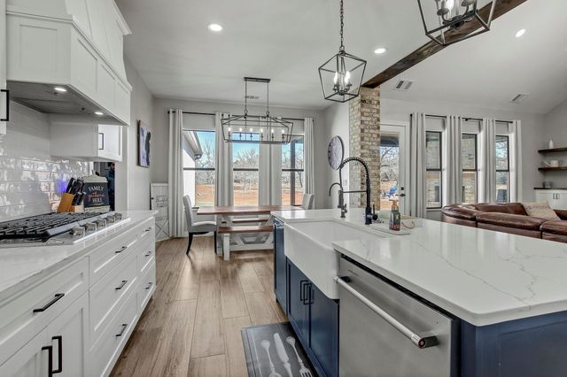 142 Anderson DR, Red Rock, TX 78662