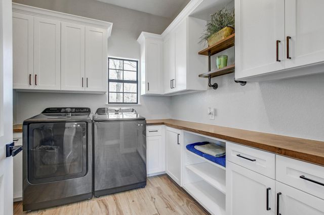 142 Anderson DR, Red Rock, TX 78662