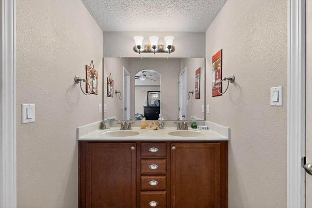 6356 AZALEAS Road NW, Albuquerque, NM 87114