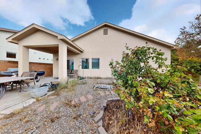 6356 AZALEAS Road NW, Albuquerque, NM 87114