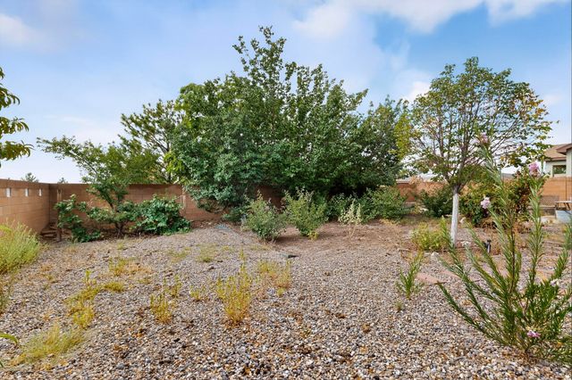 6356 AZALEAS Road NW, Albuquerque, NM 87114