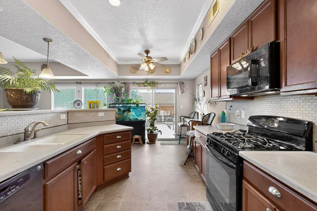 6356 AZALEAS Road NW, Albuquerque, NM 87114