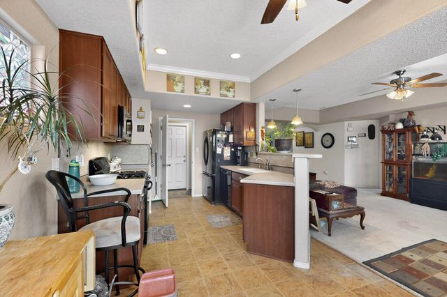 6356 AZALEAS Road NW, Albuquerque, NM 87114