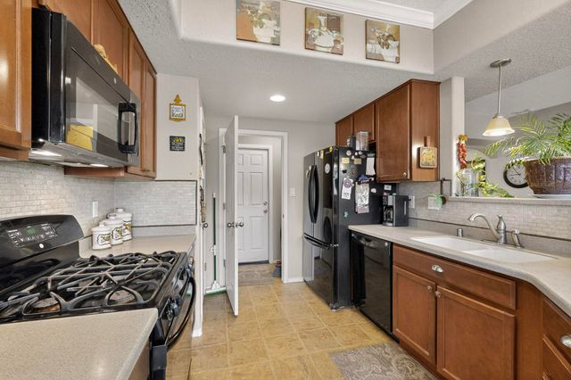 6356 AZALEAS Road NW, Albuquerque, NM 87114