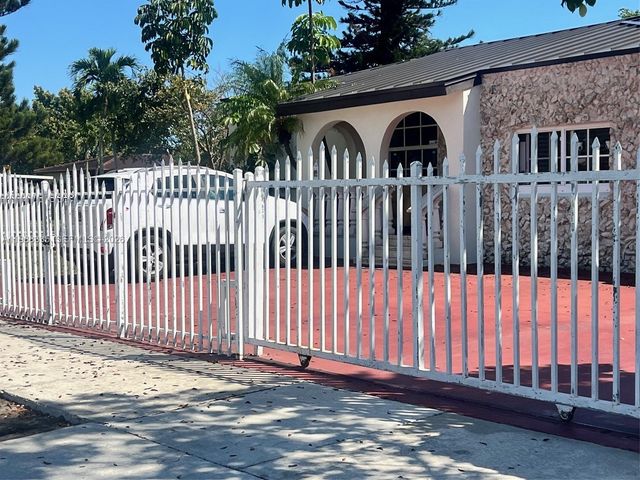 6300 NW 2nd St, Miami, FL 33126