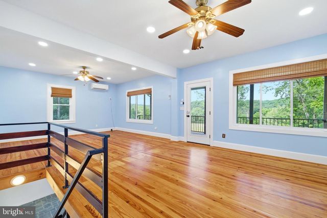 527 PANHANDLE RD, Bentonville, VA 22610