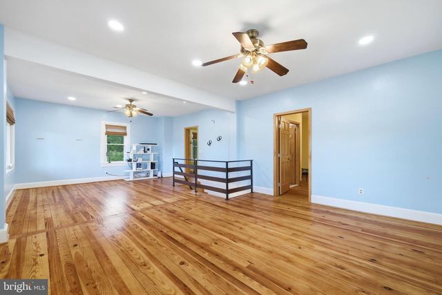 527 PANHANDLE RD, Bentonville, VA 22610