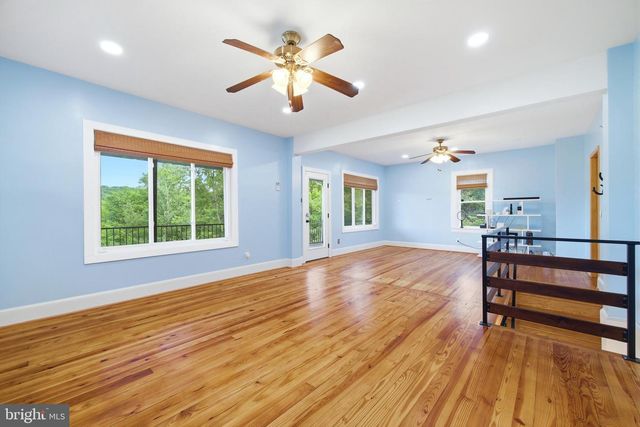 527 PANHANDLE RD, Bentonville, VA 22610