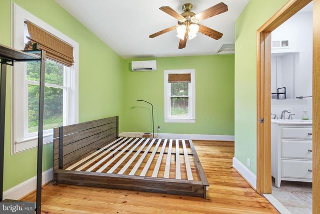 527 PANHANDLE RD, Bentonville, VA 22610