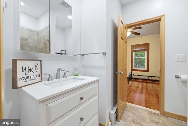 527 PANHANDLE RD, Bentonville, VA 22610