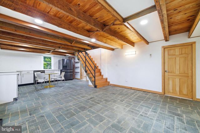 527 PANHANDLE RD, Bentonville, VA 22610