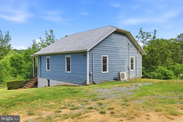 527 PANHANDLE RD, Bentonville, VA 22610