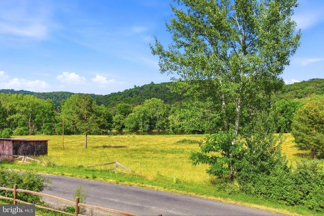 527 PANHANDLE RD, Bentonville, VA 22610