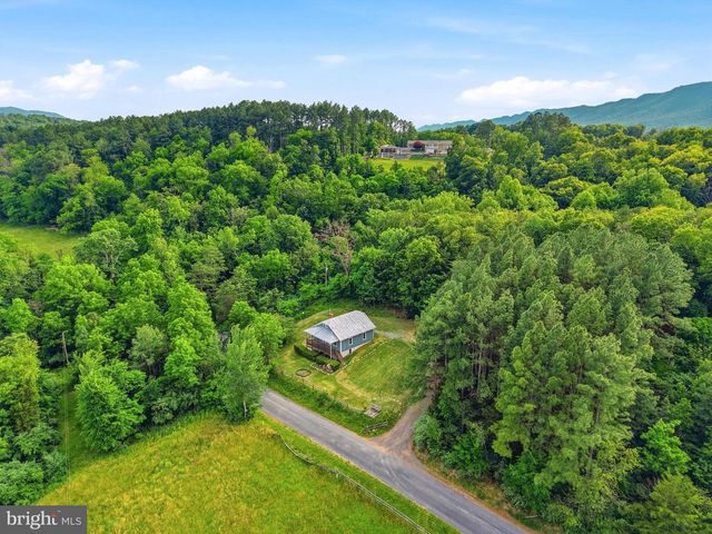 527 PANHANDLE RD, Bentonville, VA 22610