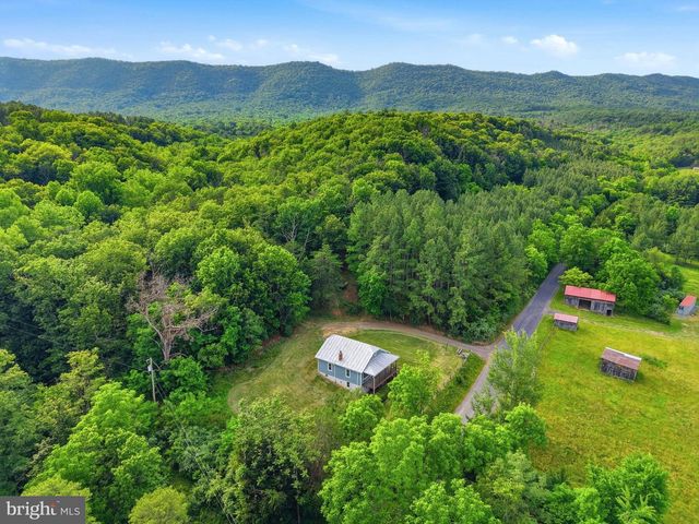 527 PANHANDLE RD, Bentonville, VA 22610