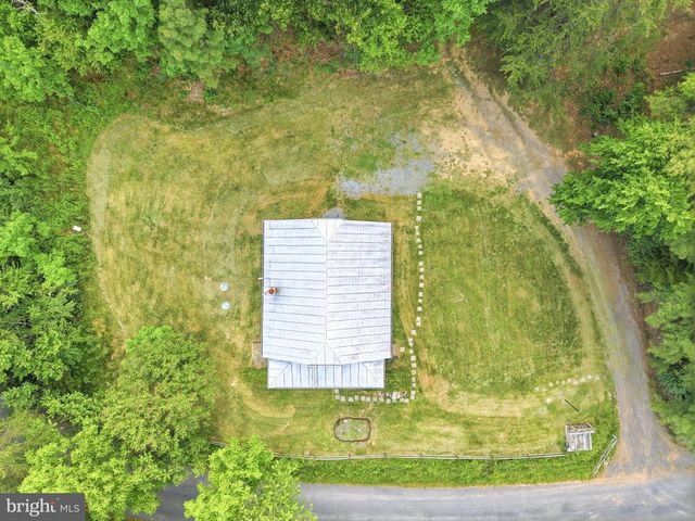 527 PANHANDLE RD, Bentonville, VA 22610