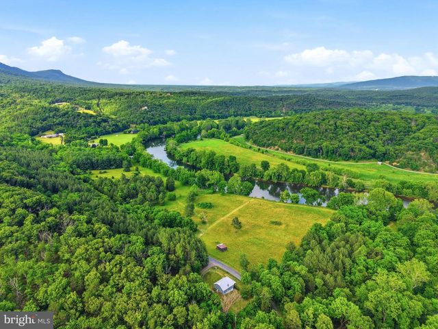 527 PANHANDLE RD, Bentonville, VA 22610
