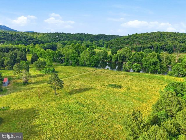 527 PANHANDLE RD, Bentonville, VA 22610